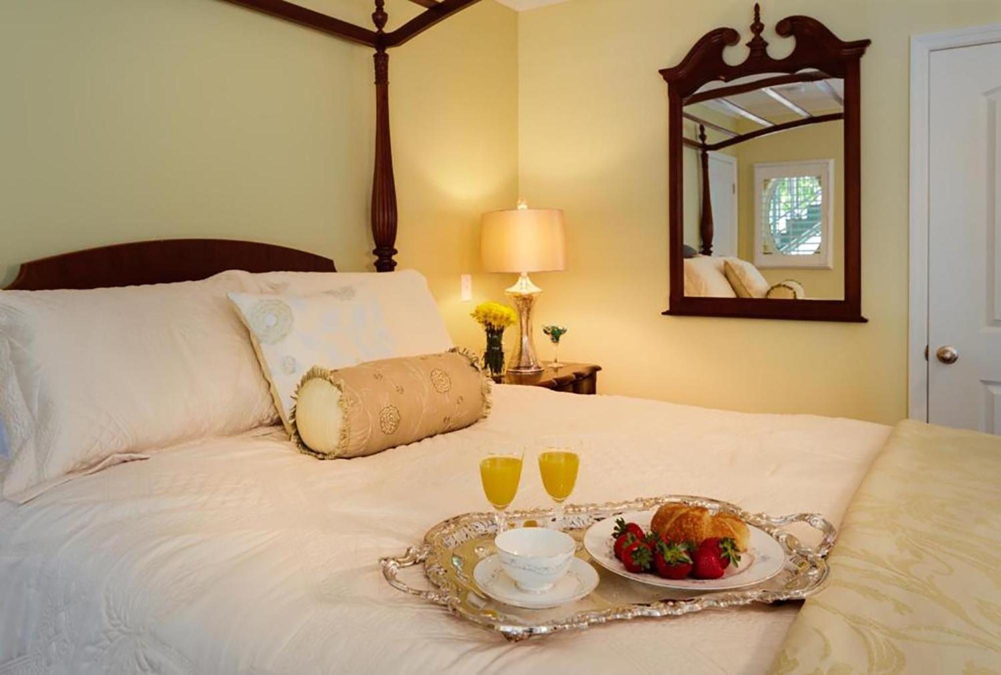 Seaglass Inn Bed And Breakfast Melbourne Beach Habitación foto